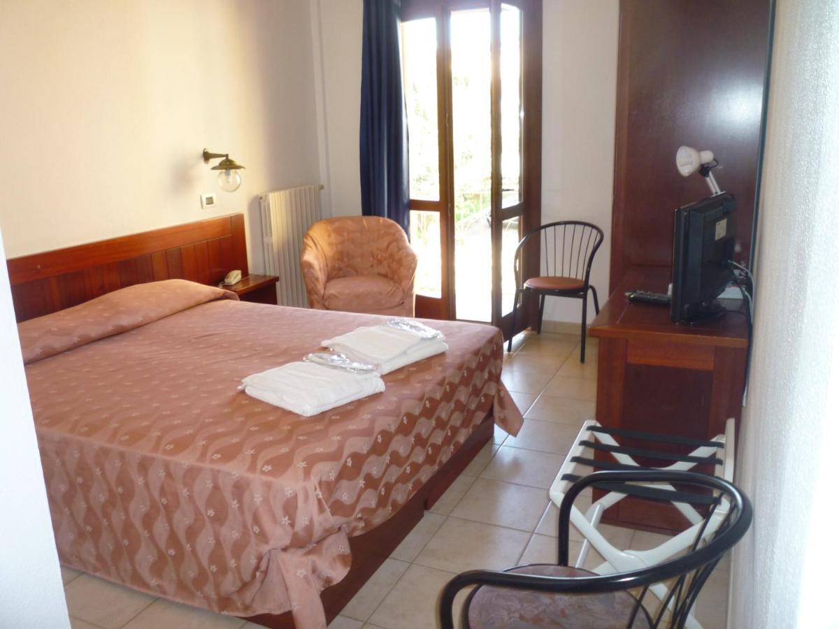 Hotel L'Ancora سانتا تيريزا غالّورا المظهر الخارجي الصورة