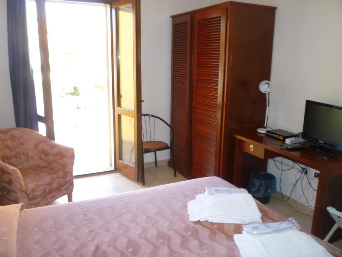 Hotel L'Ancora سانتا تيريزا غالّورا المظهر الخارجي الصورة