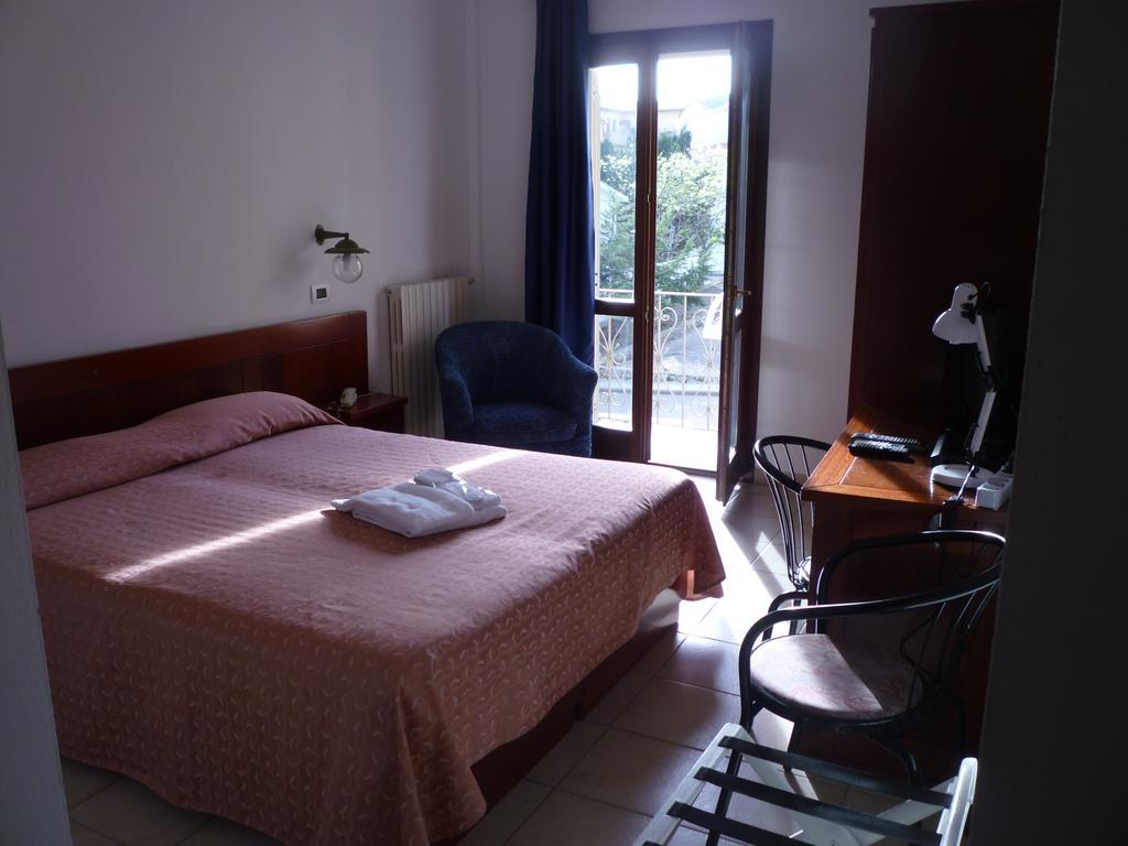 Hotel L'Ancora سانتا تيريزا غالّورا المظهر الخارجي الصورة