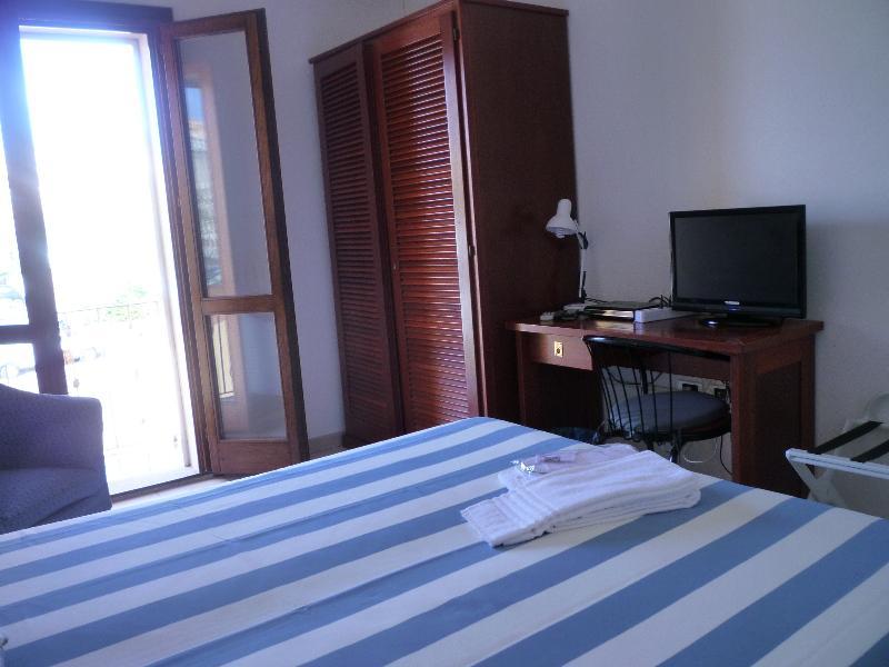 Hotel L'Ancora سانتا تيريزا غالّورا المظهر الخارجي الصورة